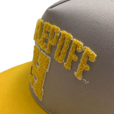 Harry Potter - College Hufflepuff (Unisex Grey Snapback Cap)  Degree