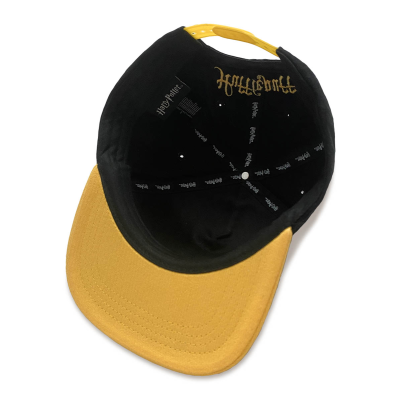 Harry Potter - Badge Hufflepuff (Unisex Black/Yellow Snapback Cap)  Black/Yellow
